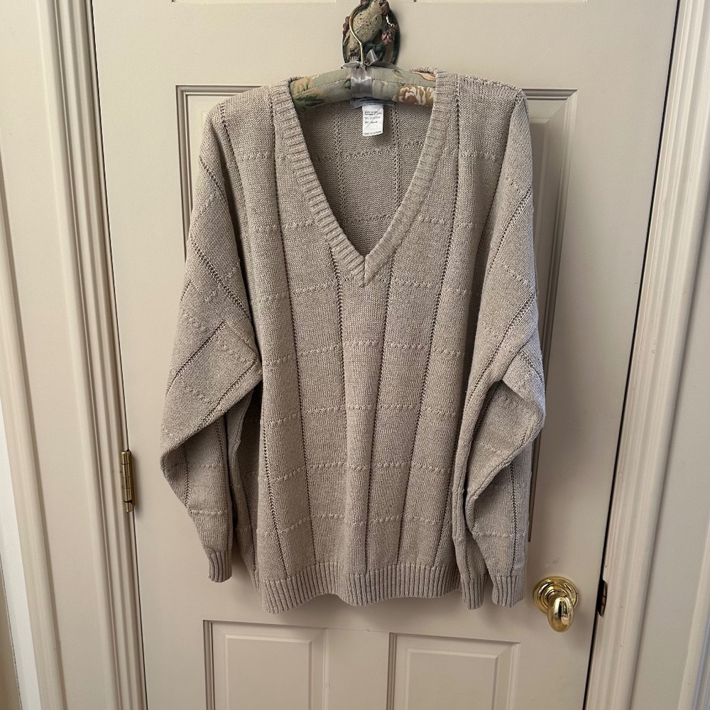 BULLOCK AND JONES XL MENS V-NECK SWEATER-EUC/XL